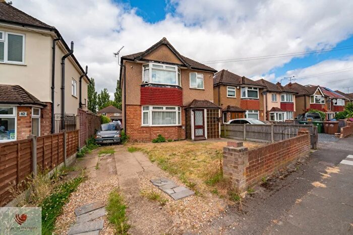 4 Bedroom Detached House To Rent In Short Lane, Staines, TW19