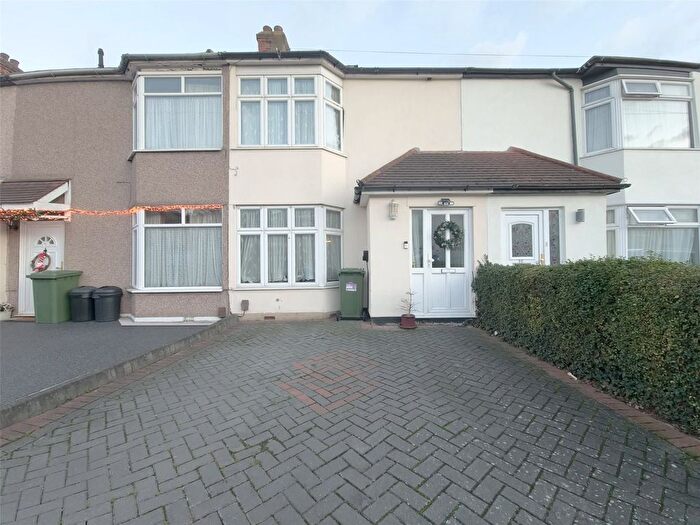 3 Bedroom Detached House To Rent In Manser Road, Rainham, RM13