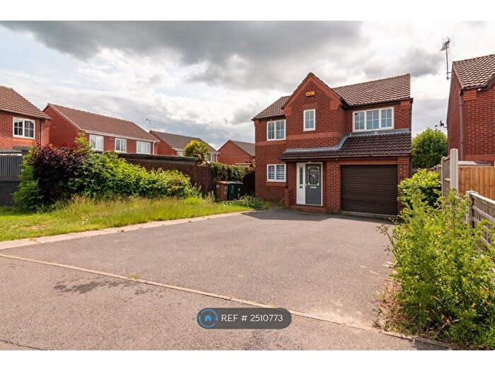 4 Bedroom Detached House To Rent In Coronation Street, Swadlincote, DE11