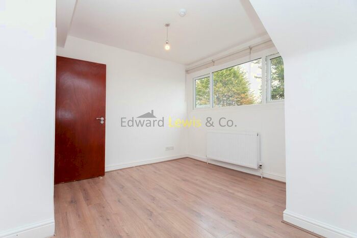 2 Bedroom Flat To Rent In Alkham Road, London, N16