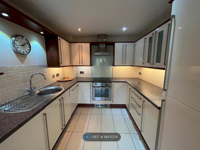 2 Bedroom Flat To Rent In Valeview House, Cotgrave, Nottingham, NG12