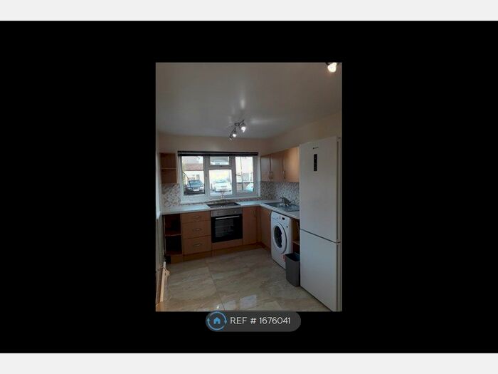 1 Bedroom Flat To Rent In Marina Way, Slough, SL1