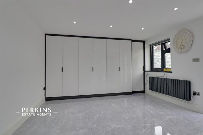 Studio To Rent In Greenford, UB6