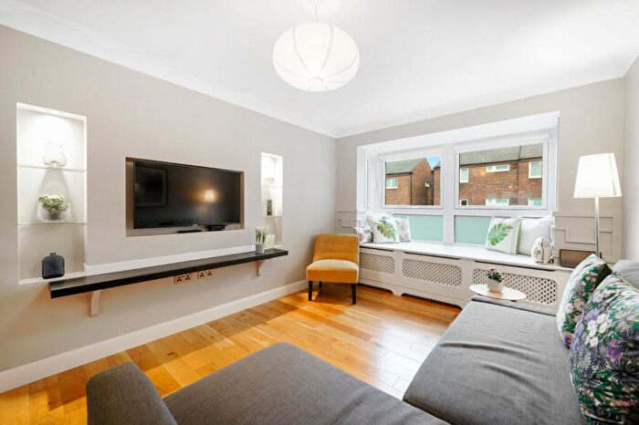 2 Bedroom Flat To Rent In Pennyford Court, Henderson Drive, NW8