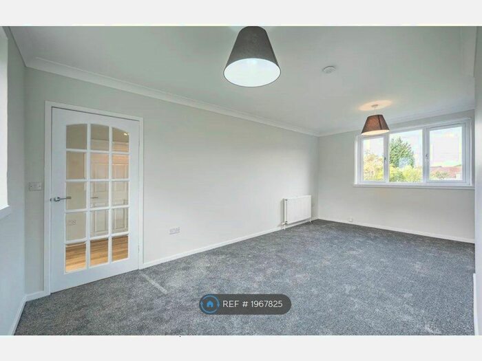 3 Bedroom Semi-Detached House To Rent In Walnut Dr, Glasgow, G66