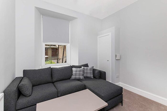 2 Bedroom Flat To Rent In Provost Road, City Centre, Dundee, DD3