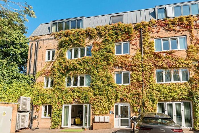 2 Bedroom Apartment To Rent In Maygrove Road, London, NW6