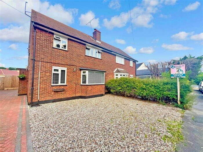3 Bedroom Semi-Detached House For Sale In Bedloes Avenue, Rawreth, Wickford, Essex, SS11