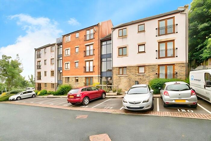 2 Bedroom Apartment To Rent In Greenlea Court, Huddersfield, West Yorkshire, HD5