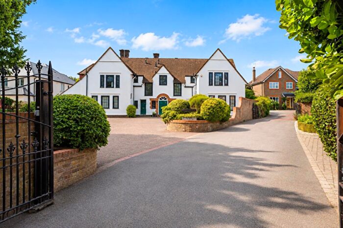 2 Bedroom Apartment To Rent In West Common, Harpenden, Hertfordshire, AL5