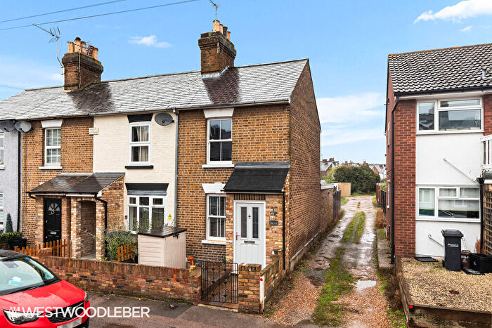 2 Bedroom End Of Terrace House To Rent In Whitley Road, Hoddesdon, EN11