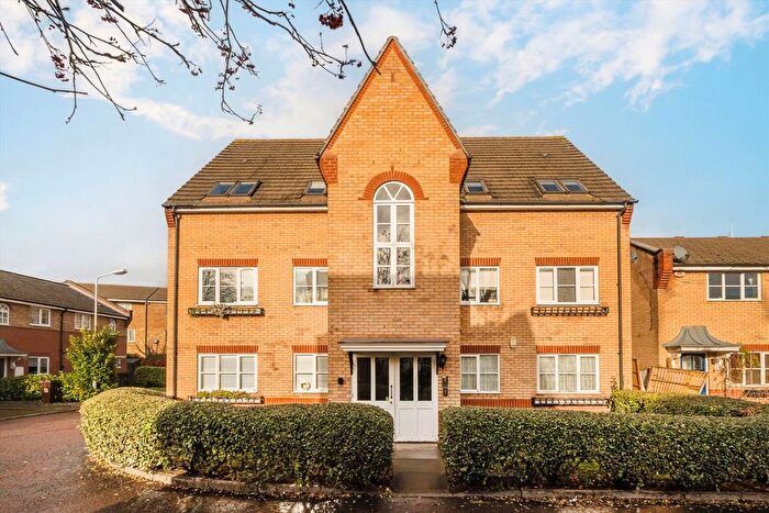 2 Bedroom Flat To Rent In Jackson Close, Victoria Park, E9