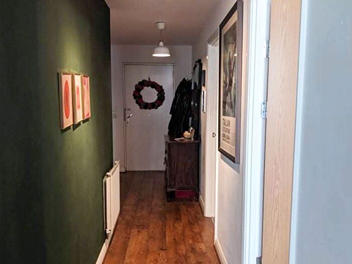 2 Bedroom Flat For Sale In Daneland Walk, London, N17