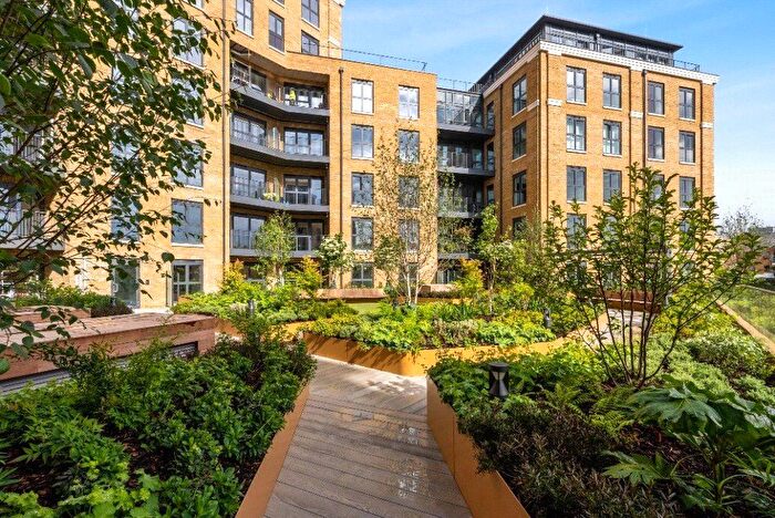 2 Bedroom Flat To Rent In Heritage Walk, Royal Exchange, Kingston, KT1