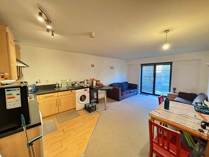 2 Bedroom Apartment To Rent In Park West, City Centre, NG7