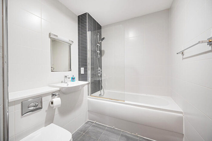 1 Bedroom Flat For Sale In Flat, Crisp Court, Gascoyne Road, Victoria Park, London, E9 - Photo 8