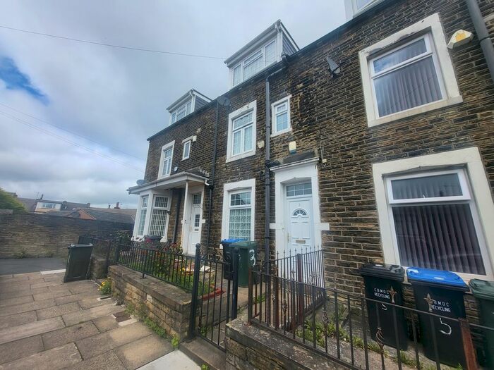4 Bedroom Property To Rent In Ashmount, Great Horton, Bradford, BD7