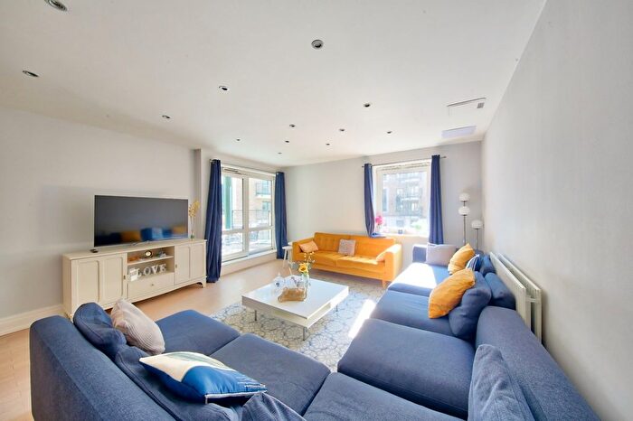 3 Bedroom Flat To Rent In Warren House, Beckford Close, London, W14