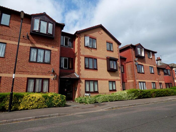1 Bedroom Apartment To Rent In Whitworth Court, Southampton, SO18