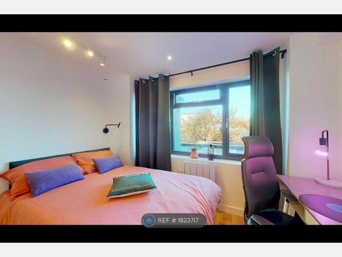 Studio To Rent In Court Way, London, W3