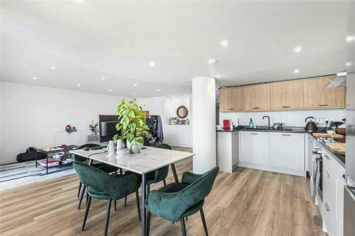 1 Bedroom Apartment To Rent In Wapping Wall, London, E1W