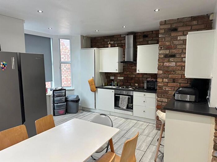 6 Bedroom Semi-Detached House To Rent In **£pppw Excl Bills - Radcliffe Road, West Bridgford, NG2