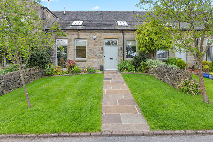 4 Bedroom Mews For Sale In Home Farm Mews, Ilkley, LS29