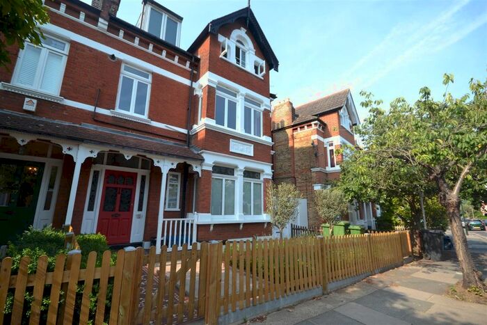 2 Bedroom Flat To Rent In St. Stephens Gardens, Twickenham, TW1