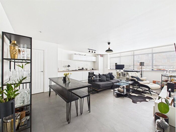 2 Bedroom Apartment For Sale In Three Cocks Lane, Gloucester, Gloucestershire, GL1