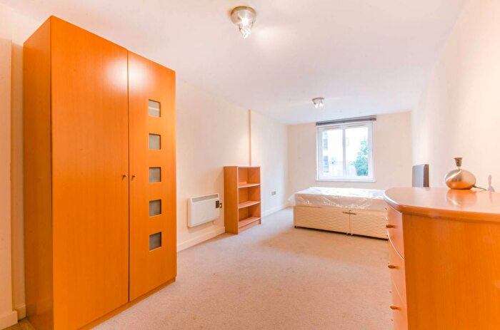 2 Bedroom Flat To Rent In Yeoman Street, Canada Water, London, SE8