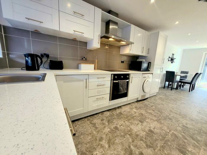 4 Bedroom House To Rent In Gilliburns Fold, Worsley, M28