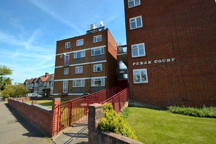 2 Bedroom Apartment To Rent In Elmbridge Avenue, Surbiton, KT5