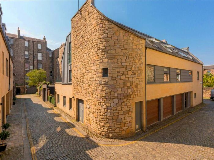 2 Bedroom Flat To Rent In Northumberland Place Lane, New Town, Edinburgh, EH3