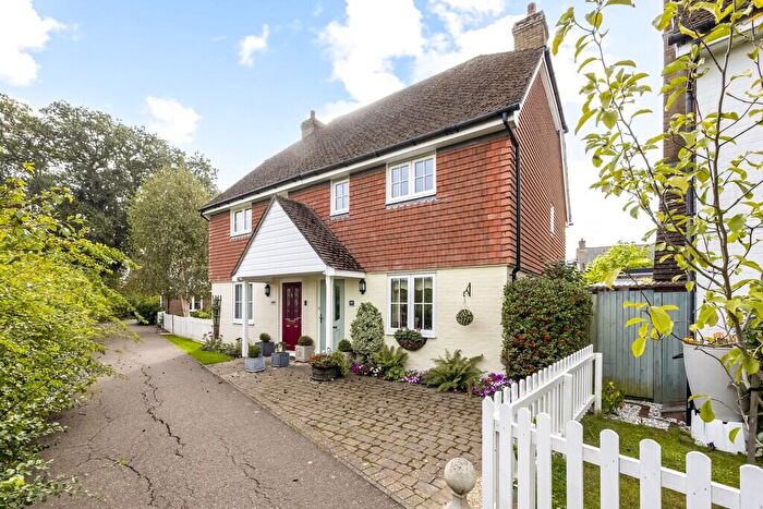 3 Bedroom Semi-Detached House For Sale In Berrall Way, RH14