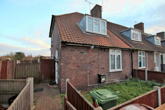 2 Bedroom End Of Terrace House To Rent In Dagenham Avenue, Dagenham, London, RM9