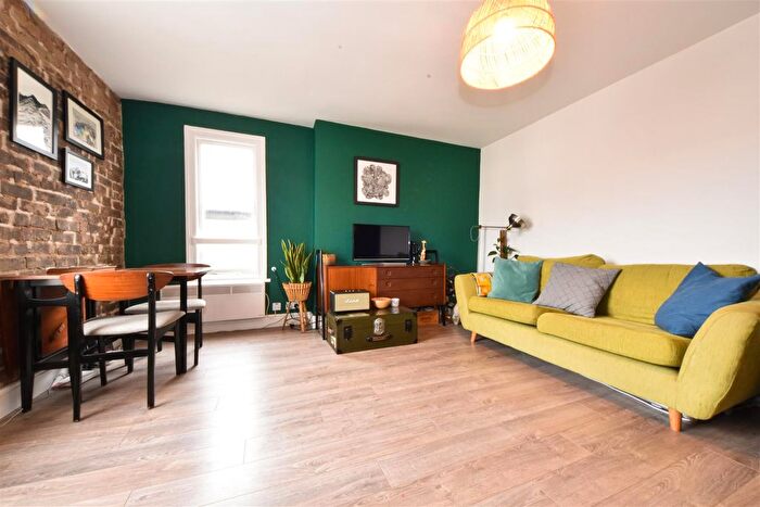2 Bedroom Flat For Sale In Portland Place East, Leamington Spa, CV32