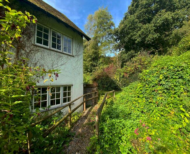 4 Bedroom Detached House For Sale In Tillingbourne, House, Shalford Road, Guildford, GU4
