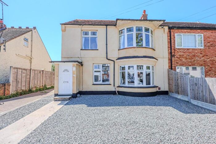 2 Bedroom Flat For Sale In Percy Road, Leigh-On-Sea, SS9