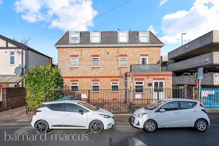 1 Bedroom Apartment For Sale In Grafton Road, New Malden, KT3