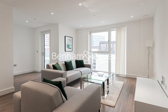 2 Bedroom Flat To Rent In Wandsworth Road, Nine Elmspoint, SW8