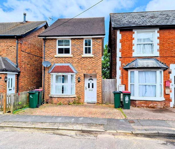 2 Bedroom Detached House To Rent In West Street, Crawley, RH11