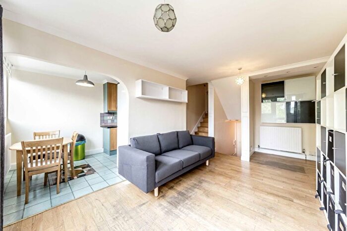 2 Bedroom Flat To Rent In Semley Place, London, SW1W