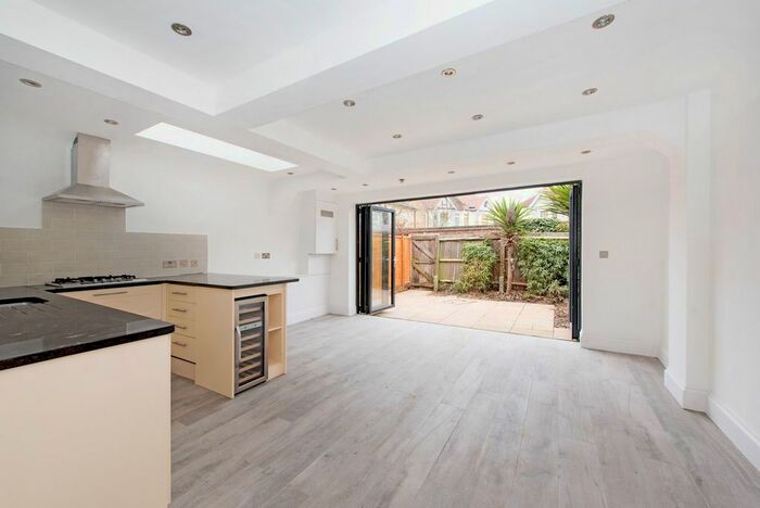 2 Bedroom Flat To Rent In Thornton Road, Mortlake, SW14