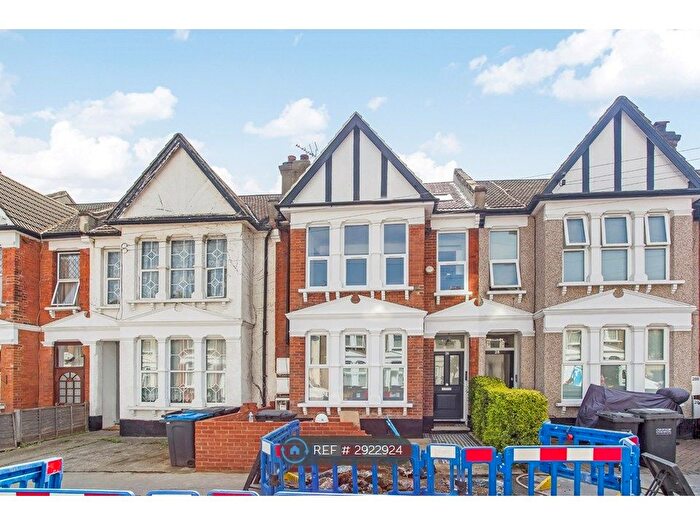 2 Bedroom Flat To Rent In Sangley Road, London, SE25
