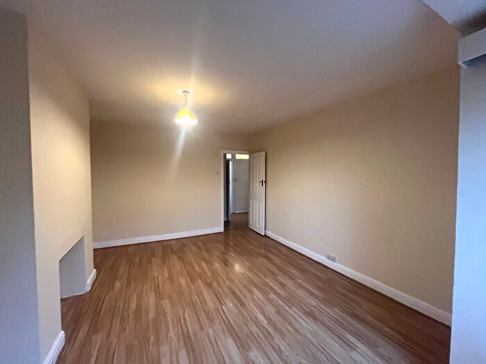 2 Bedroom Flat To Rent In Horn Lane, Acton, W3