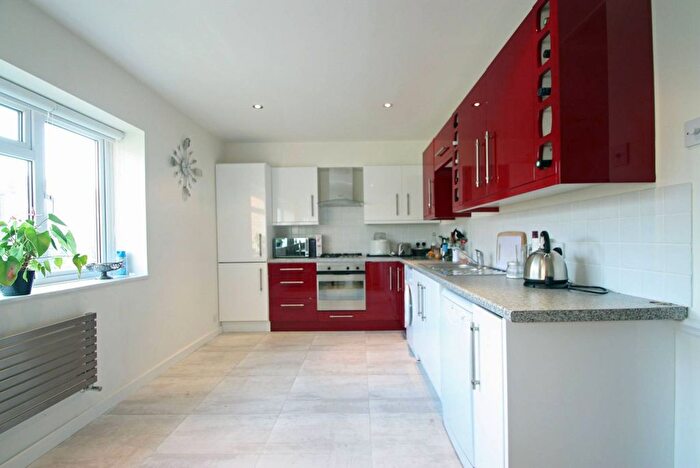 2 Bedroom Flat To Rent In Putney Hill, Putney, London, SW15