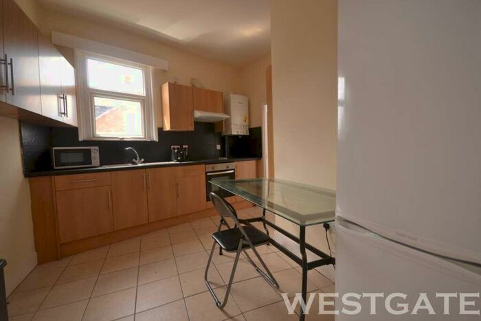 4 Bedroom Flat To Rent In Erleigh Road, Earley, RG1