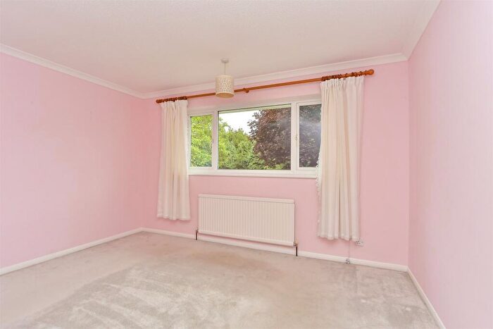 3 Bedroom Semi-Detached House For Sale In Wheatsheaf Close, Boughton-Under-Blean, Faversham, Kent, ME13
