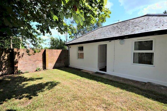 2 Bedroom Detached Bungalow To Rent In Polegate Road, Hailsham, BN27