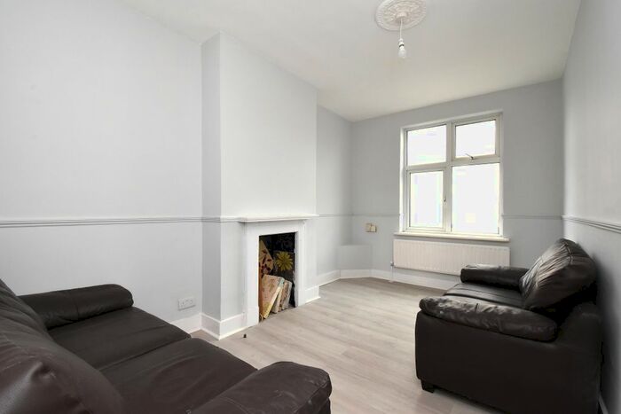 1 Bedroom Flat To Rent In Croydon Road, Beckenham, BR3